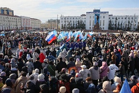 Более тысячи якутян станцевали осуохай на площади Республики