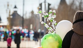 Глава Якутии поздравляет с Первомаем