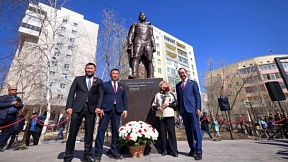 Памятник Федору Попову открыли в Якутске